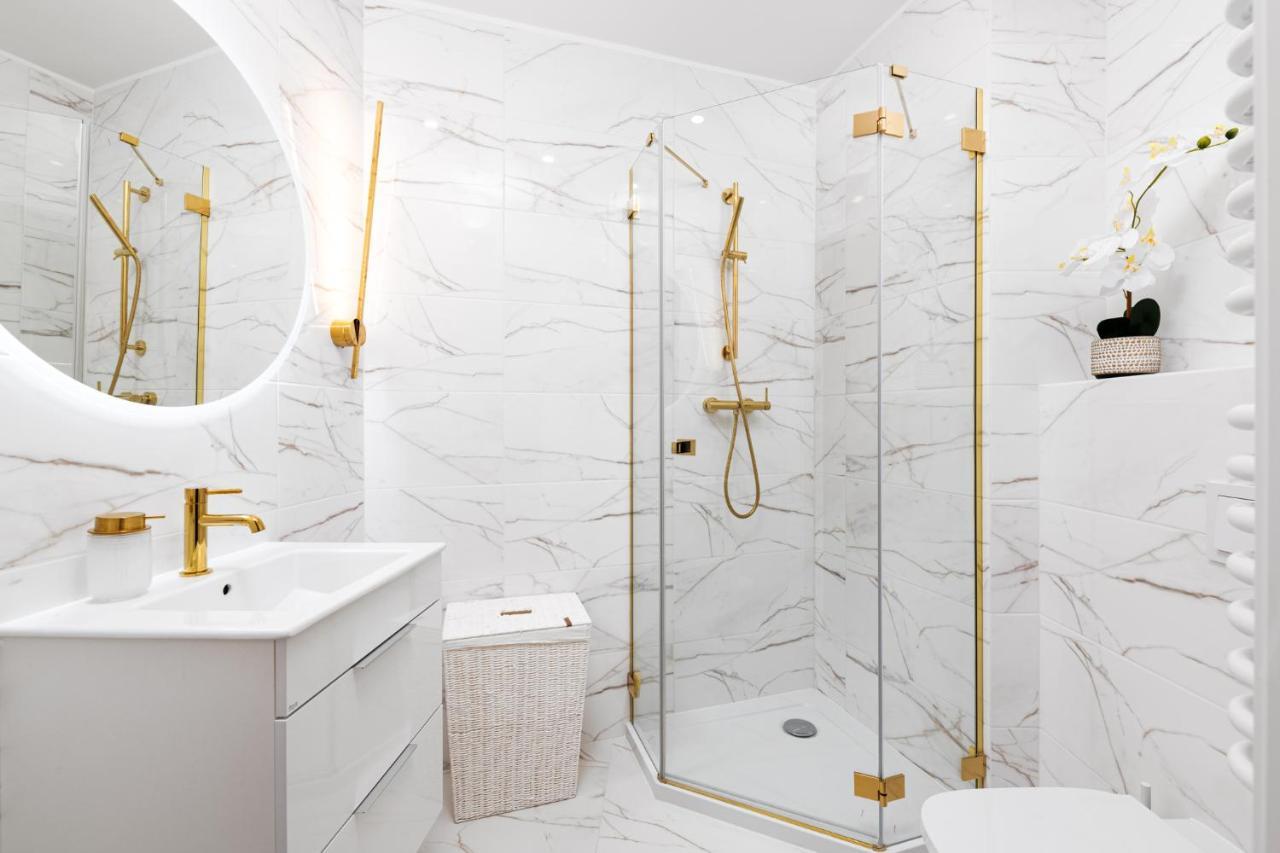 Luxury Design Apartments - Warsaw Tower Bliska Wola ภายนอก รูปภาพ